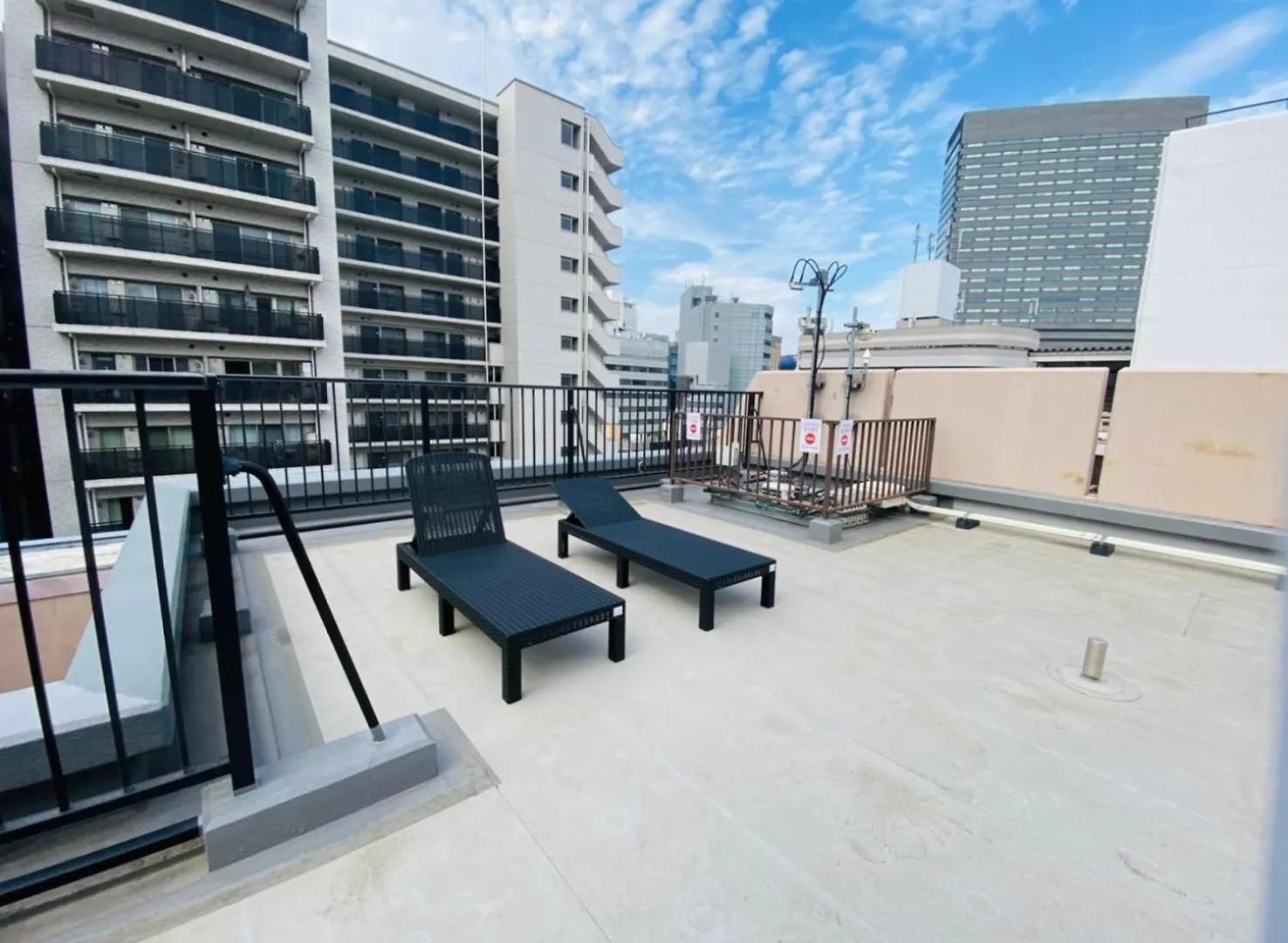 Groundcourt Namba: Central Osaka Apartment for Large Groups