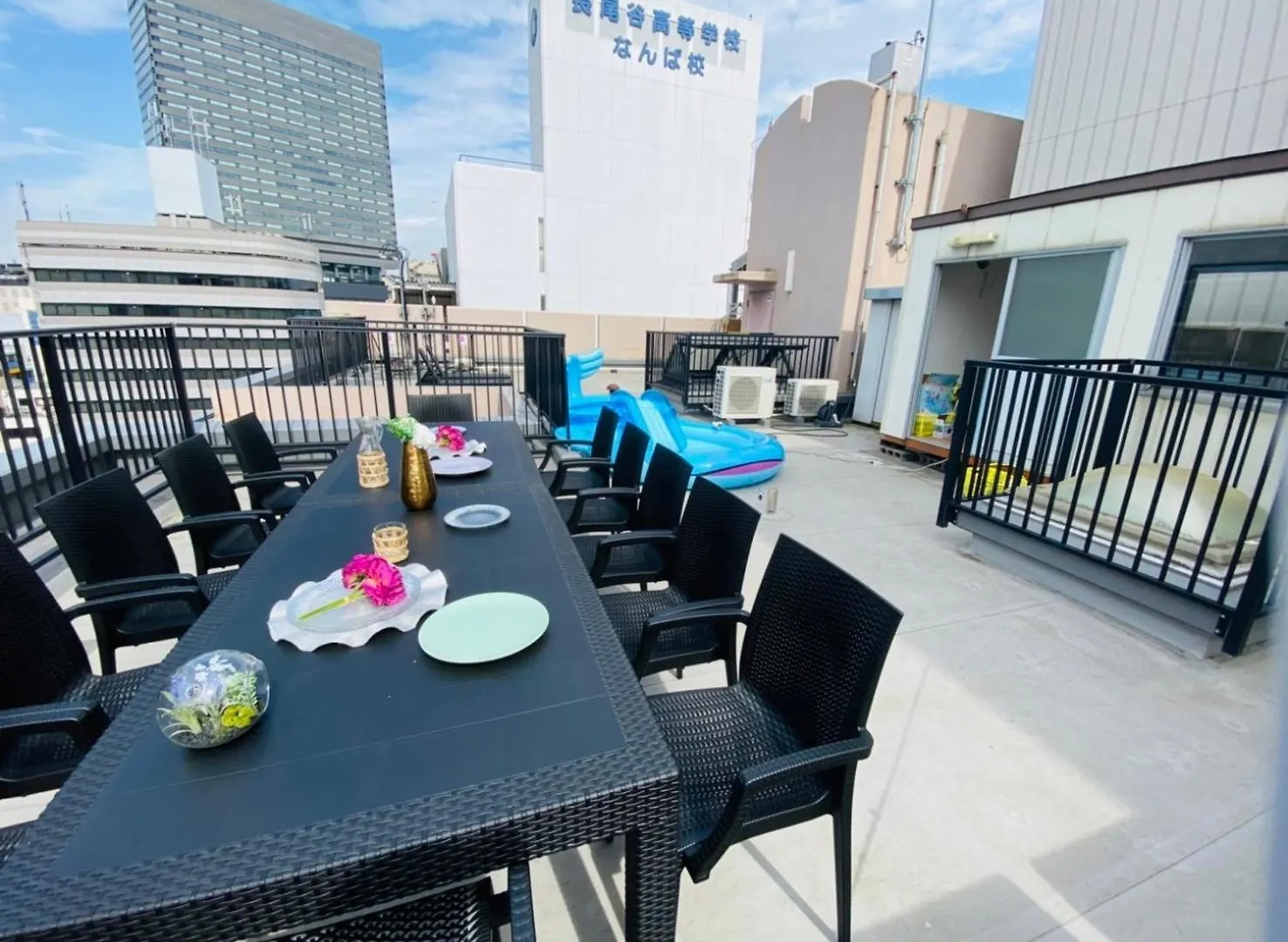 Groundcourt Namba: Central Osaka Apartment for Large Groups